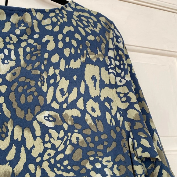 Chico’s Size 2 Green Blue Leopard Print Animal Print Tie Blouse Chicos Large - Picture 12 of 12